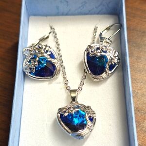 Blue heart-shaped jewelry set